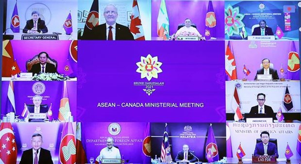 Foreign Minister attends ASEAN-Canada Post Ministerial Conference hinh anh 2