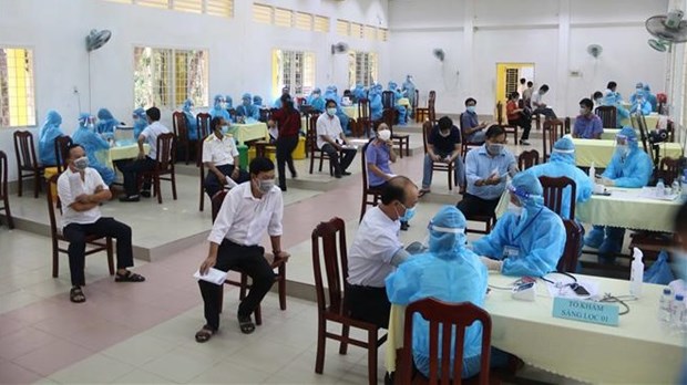 PM orders further COVID-19 vaccine allocation to southern localities hinh anh 1