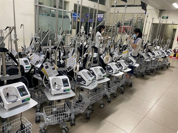 VPBank hands over more than 1,000 ventilators to pandemic-hit southern region hinh anh 1