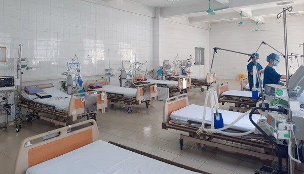 Hanoi prepares 8,000 hospital beds for COVID-19 patients hinh anh 1