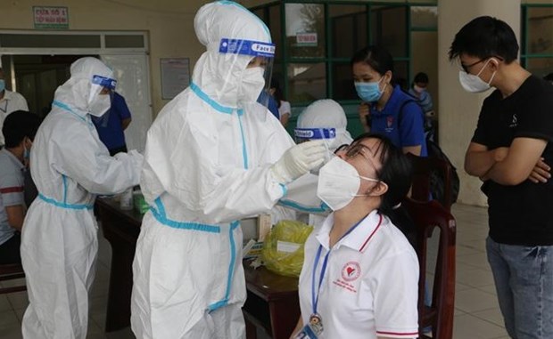 Hanoi to conduct COVID-19 testing for 300,000 residents in high-risk areas hinh anh 1