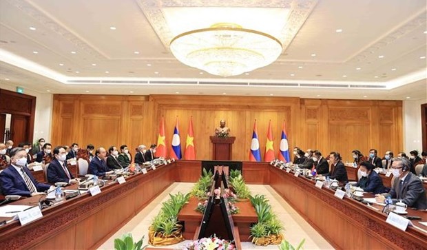 Vietnamese President Nguyen Xuan Phuc meets with Chairman of Lao NA hinh anh 1