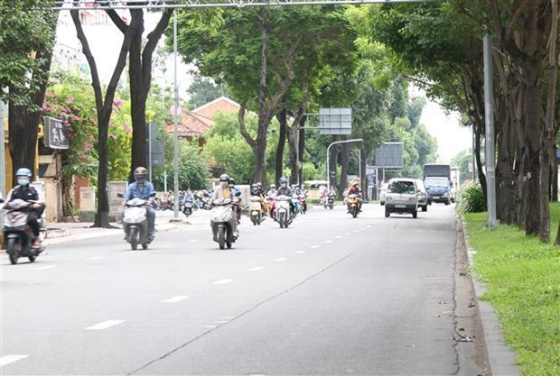 HCM City to continue social distancing measures for another month hinh anh 1