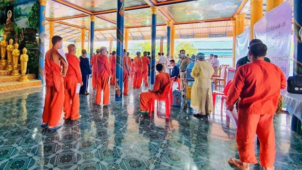 Cambodia strives to complete vaccination for prisoners by August’s end hinh anh 1