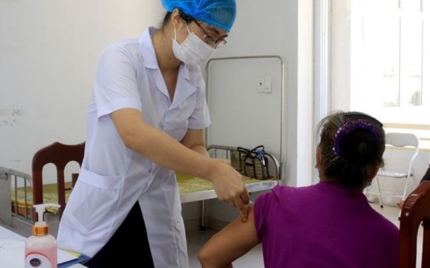 Covivac COVID-19 vaccine given to volunteers in second phase clinical trials hinh anh 1