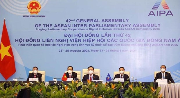 NA Chairman Vuong Dinh Hue attends AIPA-42 opening ceremony hinh anh 1