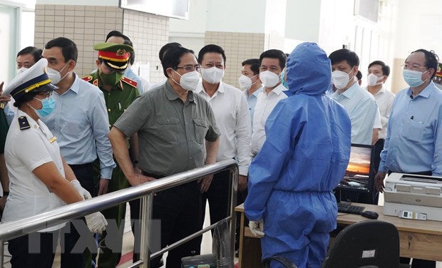 PM inspects pandemic prevention and control in HCM City hinh anh 1