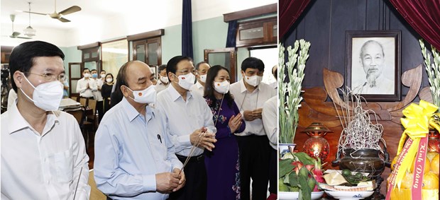 State leader offers incense in tribute to President Ho Chi Minh hinh anh 1