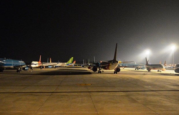 Passenger traffic at airports plunges in August hinh anh 1