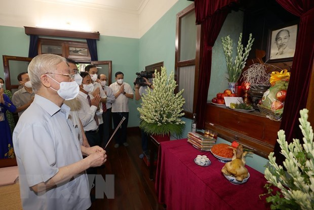 Party leader pays tribute to President Ho Chi Minh on National Day hinh anh 1