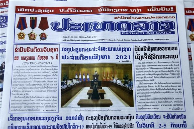 Lao newspaper impressed on Vietnam's development journey hinh anh 1