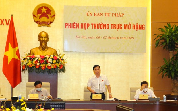 Further progress seen in curbing corruption hinh anh 1