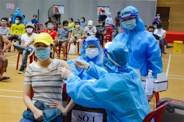 Vietnam logs 12,680 new COVID-19 infections, 335 deaths hinh anh 1