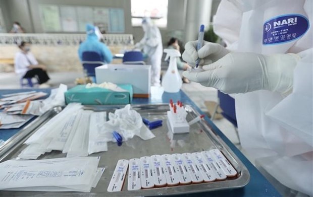 HCM City, Hanoi accelerate testing, vaccinations against COVID-19 hinh anh 2