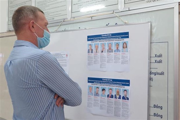 Russian citizens in Khanh Hoa vote in legislative elections amid COVID-19 hinh anh 1