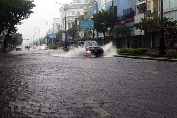 Central localities ramp up efforts to brace for Typhoon Conson hinh anh 2