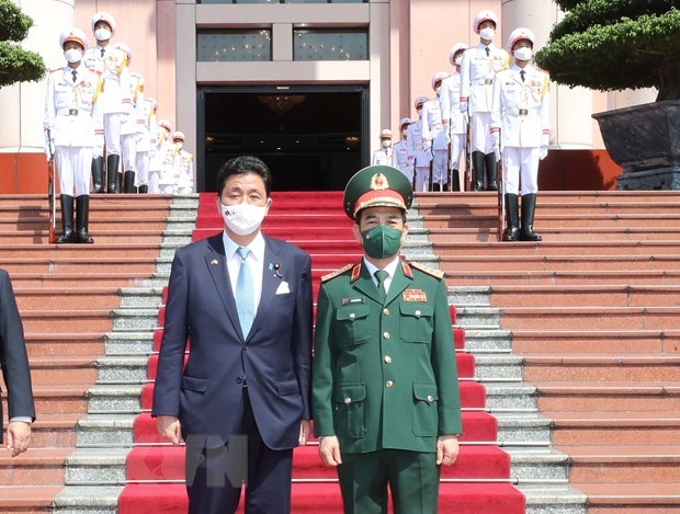 Japanese Defence Minister visiting Vietnam hinh anh 1