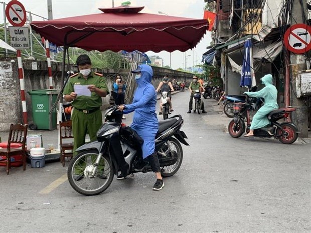 Medical lockdown lifted in some Hanoi areas hinh anh 1