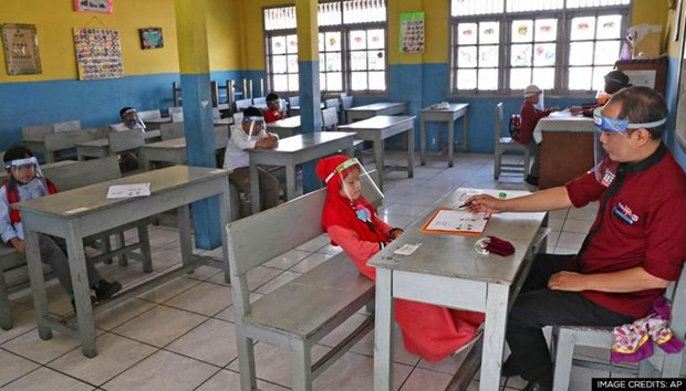 SEA countries gradually reopen schools hinh anh 1