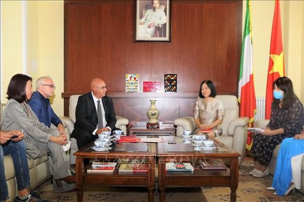 Italy willing to support Vietnam in the treatment of COVID-19 hinh anh 2