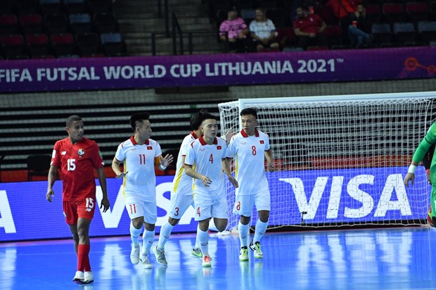 Vietnam gets back on track in Futsal World Cup hope with 3-2 win over Panama hinh anh 1