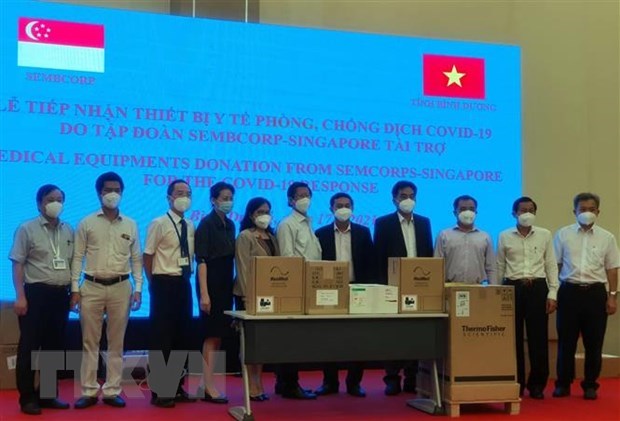 Singaporean firm assists Binh Duong in medical equipment hinh anh 1