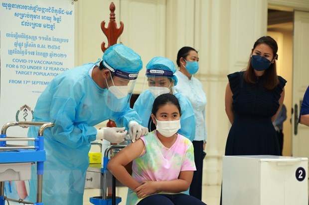 Cambodia inoculates over 12 million people, Thailand speeds up vaccinations hinh anh 1
