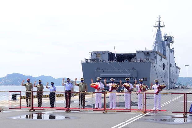 Three Australian warships visit Vietnam hinh anh 1