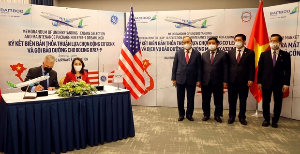 President witnesses deal signing between Bamboo Airways and General Electric hinh anh 1
