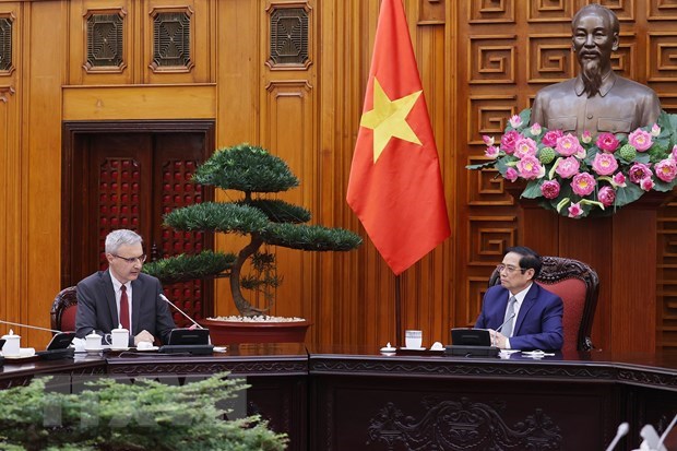 Vietnam always considers France an important partner in its foreign policy: PM hinh anh 1