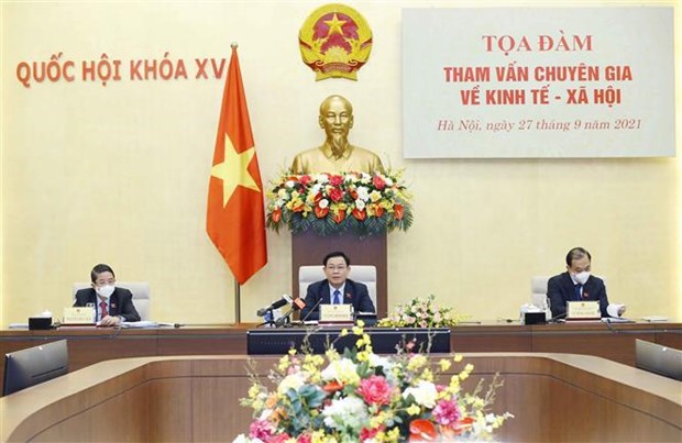 NA, Gov’t officials consult with experts on socio-economic affairs hinh anh 1