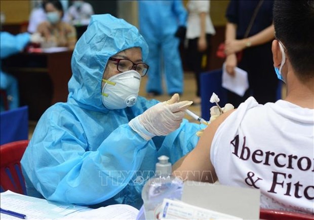 Da Nang targets fully vaccinating adult residents by year-end hinh anh 1
