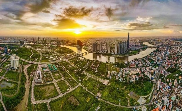 Public investment pushes real estate market hinh anh 1