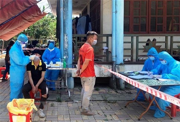 Vietnam has 4,806 new COVID-19 cases to report on October 8 hinh anh 1