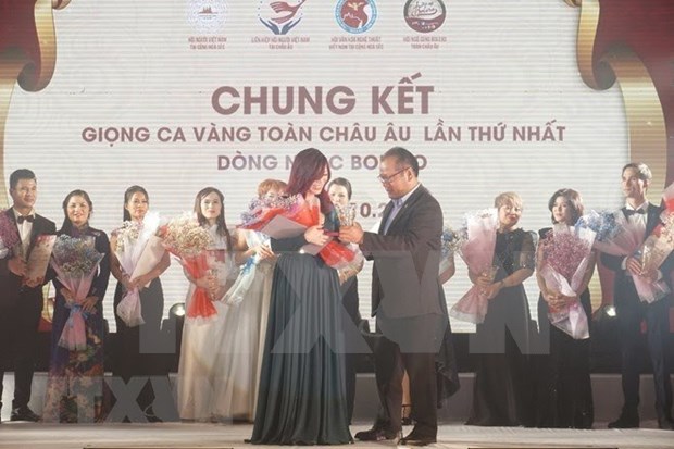 Singing contest fosters connectivity of Vietnamese community in Europe hinh anh 1