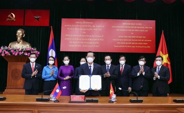 HCM City, Vientiane seal MoU for cooperation during 2021 - 2025 hinh anh 2