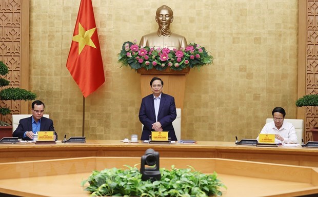 PM presides meeting on government - trade union working relations hinh anh 1