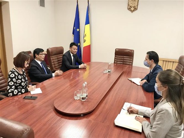 Vietnamese Ambassador joins activities in Moldova hinh anh 1