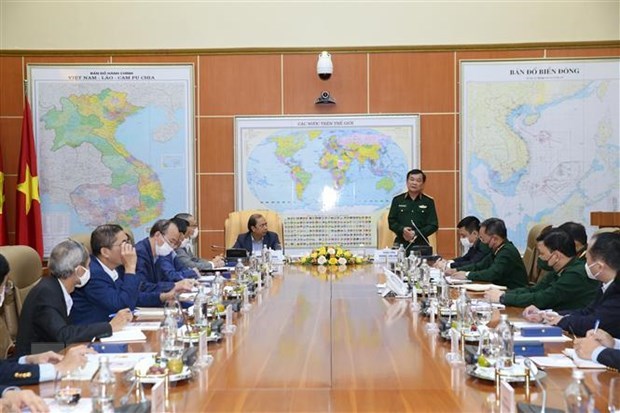 Deputy Defence Minister meets heads of Vietnamese rep. offices abroad hinh anh 1