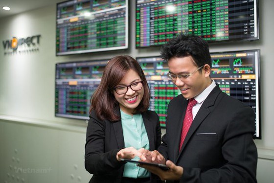 Strong stock market gives securities firms profit a boost in Q3 hinh anh 1