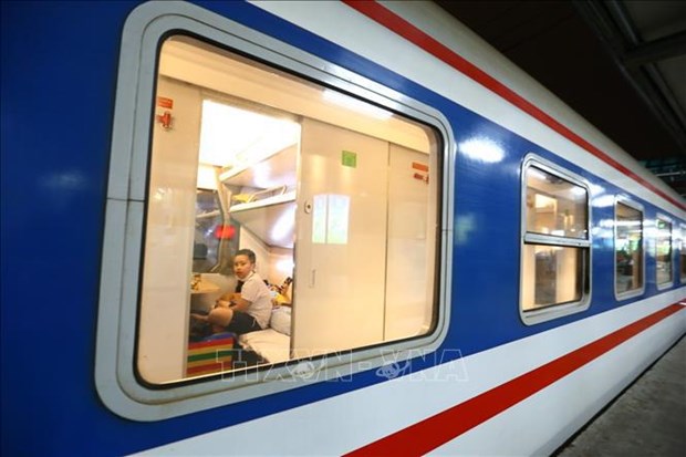 Transport Ministry proposes easing conditions for air, railway passengers hinh anh 2