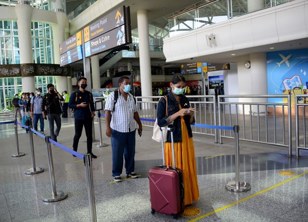 Indonesia prepares for possible COVID-19 surge, Thailand to reopen to foreign tourists hinh anh 1