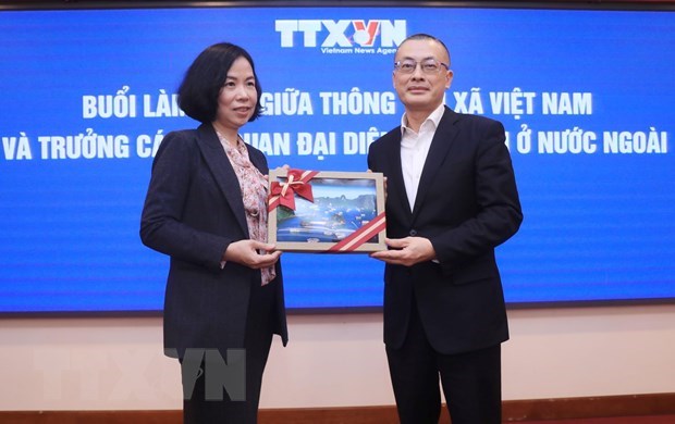 VNA fosters cooperation with Vietnamese representative agencies abroad hinh anh 1