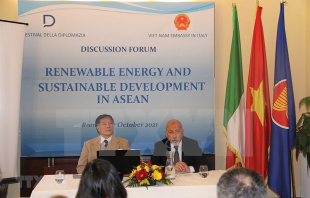 Italian firms interested in renewable energy in Vietnam, ASEAN hinh anh 1