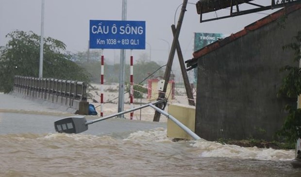 Torrential rains cause damage to central region hinh anh 1