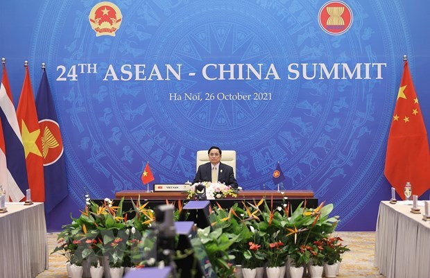 PM attends five conferences on first day of 38th, 39th ASEAN Summits and Related Summits hinh anh 4
