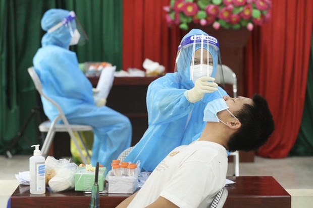 Hanoi regulates COVID-19 testing, monitoring, quarantine for returnees hinh anh 1