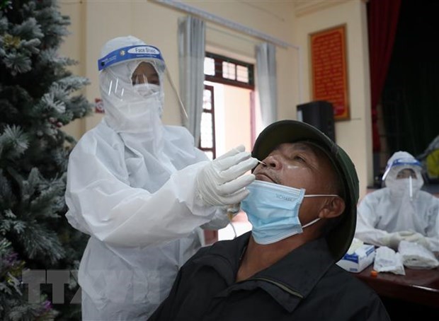 Vietnam reports 4,899 new COVID-19 cases hinh anh 1