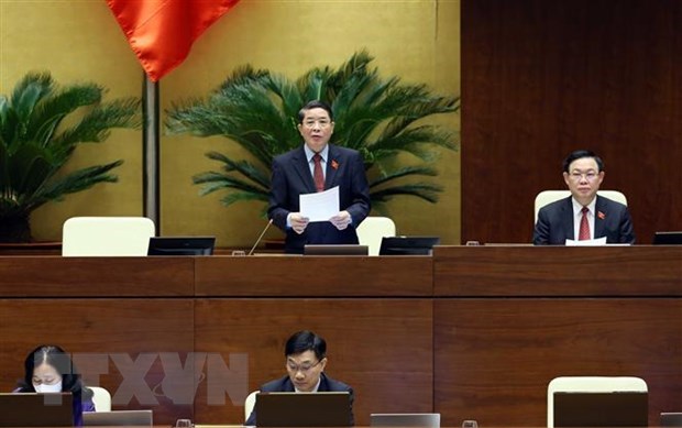 NA deputies debate draft Law on Insurance Business (amended) on October 29 hinh anh 1