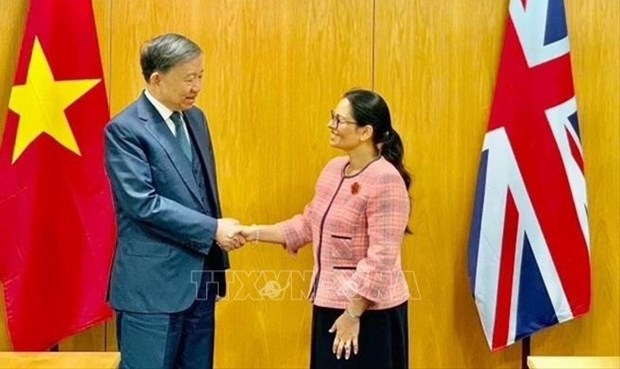 Minister of Public Security meets UK Home Secretary hinh anh 1